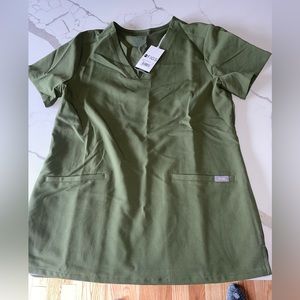 NWT FIGS casma 3 pocket scrub top S